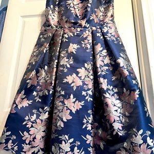 Eliza J floral dress size 14 Beautiful flowered dress is new without tag♥️